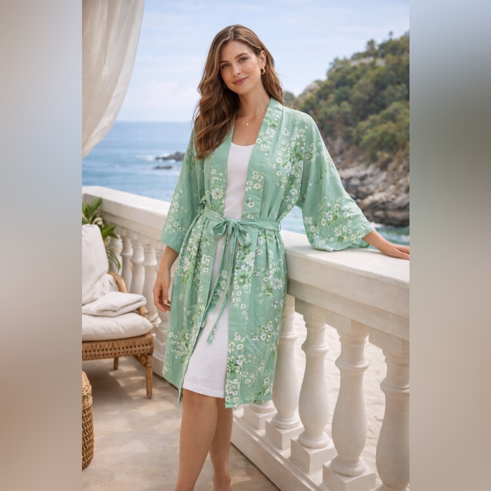 Vintage EXCELLENT QUALITY Brand Made In Japan Floral Kimono Robe One Size Green